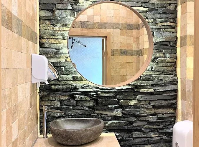 камъните Отель